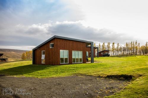 Einishus Cottages