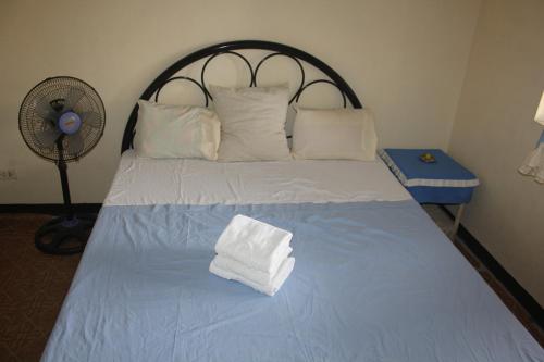 Chona & Christophe Guesthouse - Cavite