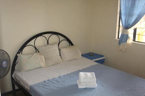 Chona & Christophe Guesthouse - Cavite