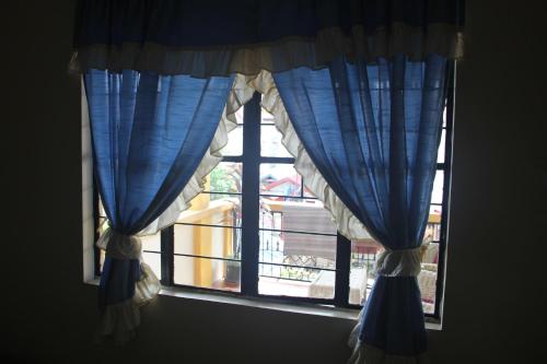 Chona & Christophe Guesthouse - Cavite