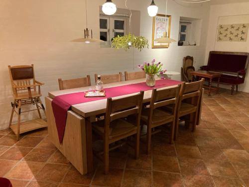 Under Regnbuen, dit fristed på Hærvejen