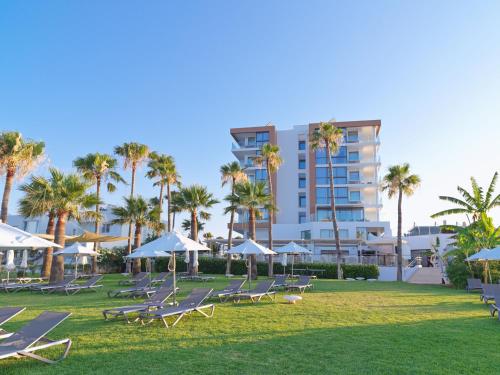 Leonardo Crystal Cove Hotel and Spa by the Sea