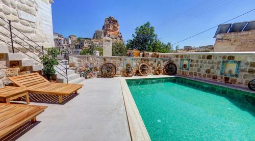 Capp Royal Cave Hotel