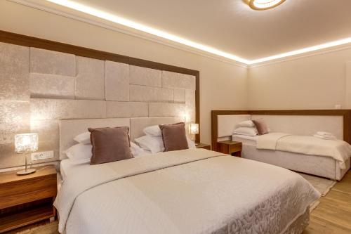 Grand Lakes Rooms