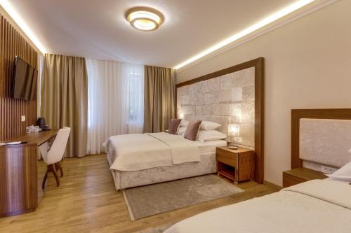 Grand Lakes Rooms