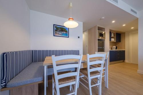 Ancora La Siesta Apartments