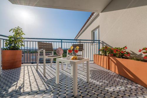 Ancora La Siesta Apartments