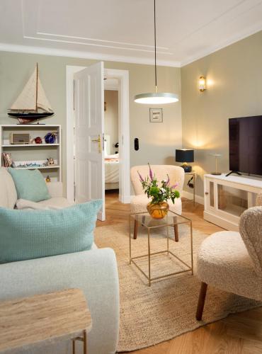 Kapitaenshaus in Wasserlage! Traumapartments Warnemuende