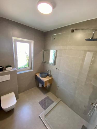 Beachfront Apartments and Rooms