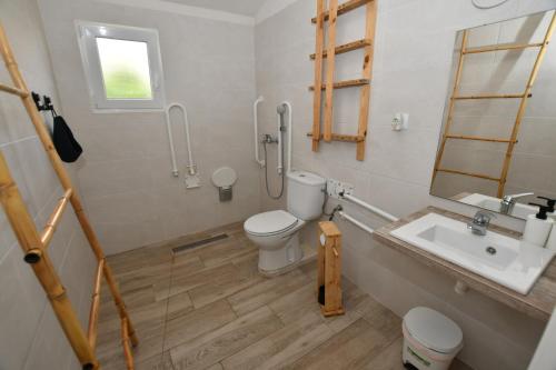 Zenia Hostel