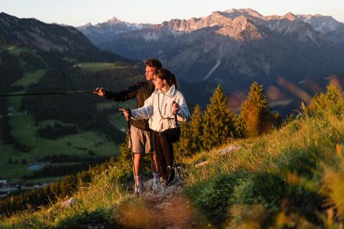 Alpin Lodges - Moderne Appartements mit Zugang zu 3000 qm SPA Panoramahotel Oberjoch