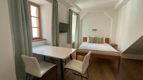 Apartments Fonda House