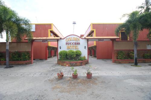 Golden Success Hotel I by RedDoorz