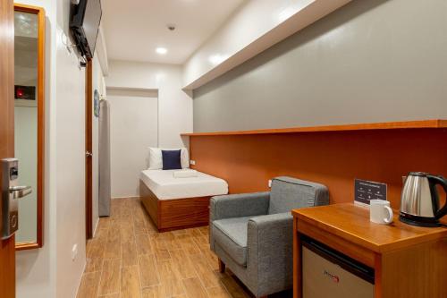 IHotel Uptown BGC