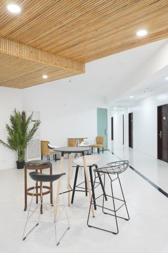 Travelbee Airport Inn