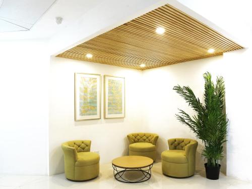 Travelbee Airport Inn