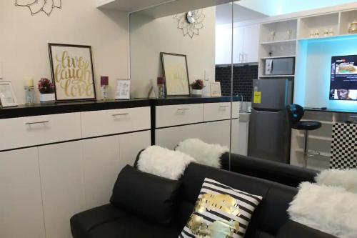 Whole Condo with Pool Great for Staycation