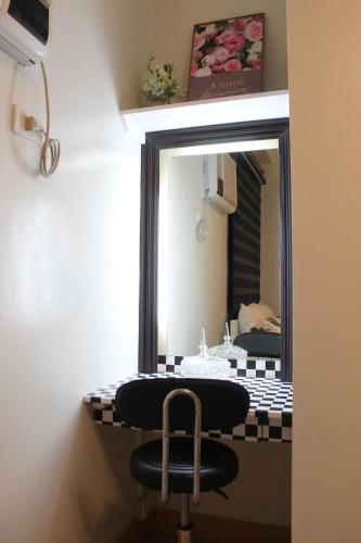 Whole Condo with Pool Great for Staycation