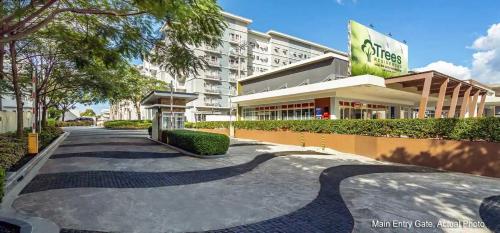 Whole Condo with Pool Great for Staycation