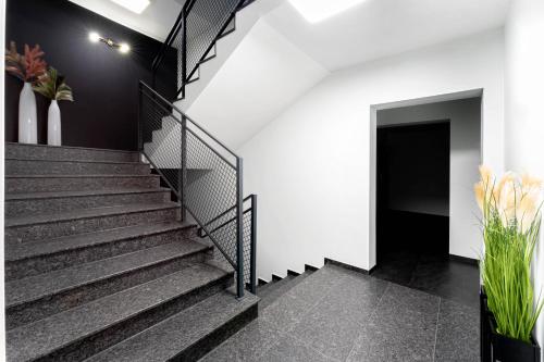 Apart House, Tylna 20