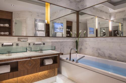Falkensteiner Schlosshotel Velden