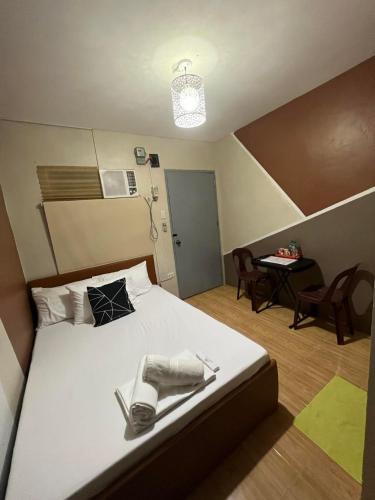 DJCI Apartelle Walk to Robinson & NE Pacific Mall 3 Min to SM Cabanatuan