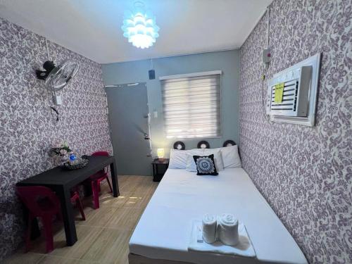 DJCI Apartelle Walk to Robinson & NE Pacific Mall 3 Min to SM Cabanatuan