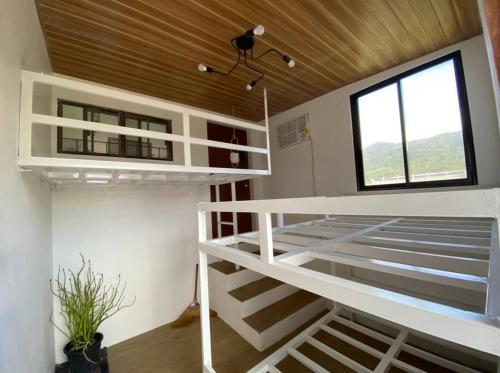 Casita Blanca Jala-Jala - Tiny House & Farm Stay