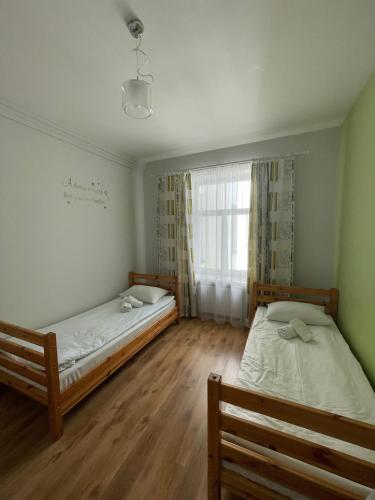 Green Cat Rooms