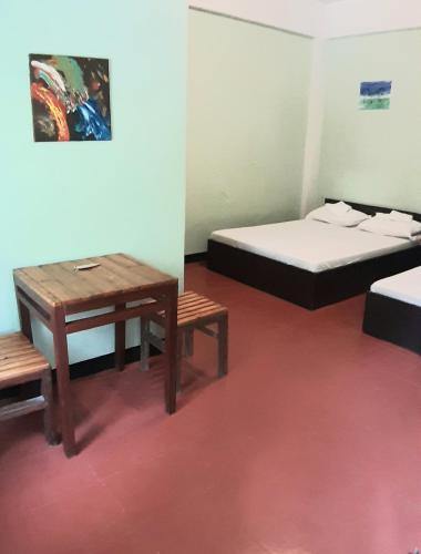 Angel and Marie's Basic ACroom for 2-4 pax