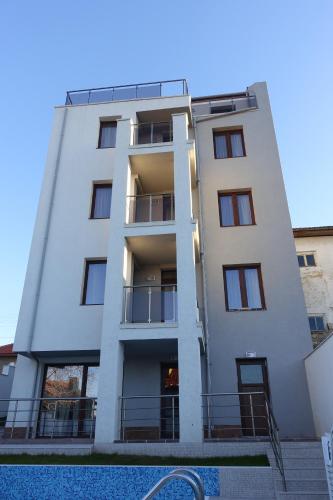 ENIS Hotel с минерален басейн