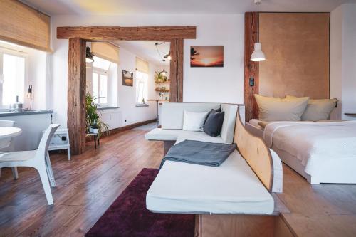 Studio Apartment zur alten Post, 48qm Individualapartment mit Blick über Zittaus Altstadt, Ferienwohnung im Altstadtkern umrandet vom Zittauer Gebirge