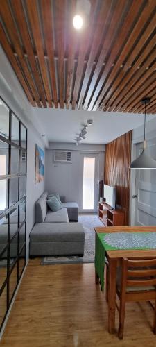 Mikaela's Crib- 1 Bedroom flat @ Arezzo Place Condominium