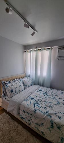 Mikaela's Crib- 1 Bedroom flat @ Arezzo Place Condominium