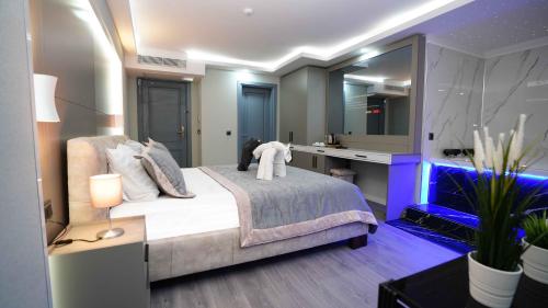 Aura Marina Hotel
