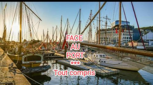 LE REFLET DES VOILES FACE AU PORT DE FECAMP