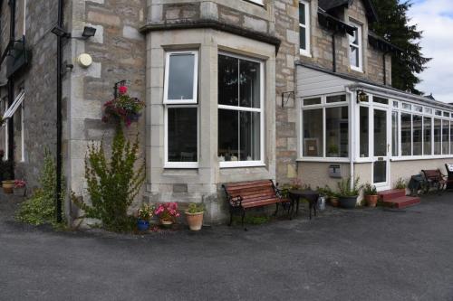 Tigh Na Cloich Hotel
