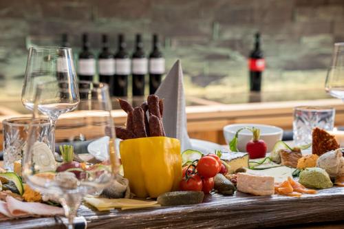 Elaya hotel steinplatte