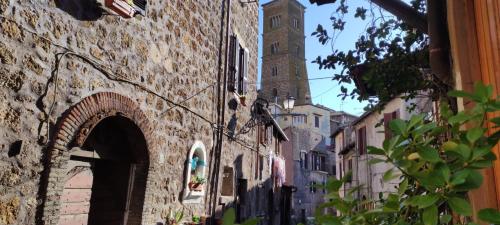 Radici Etrusche Sutri