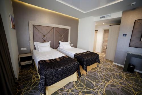 Hotel Exclusive & More