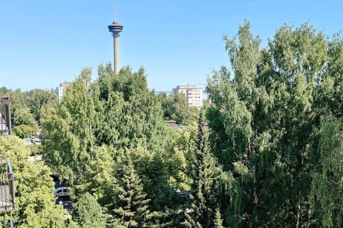 Lovely 7th floor studio full of color, enjoy!