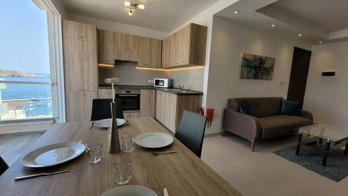 Lovely Apartment with Side Sea View