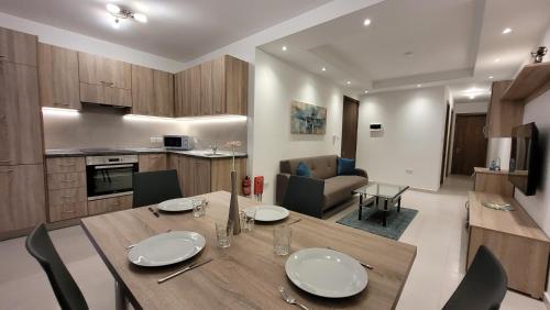 Lovely Apartment with Side Sea View