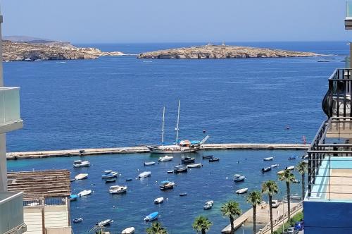 Lovely Apartment with Side Sea View