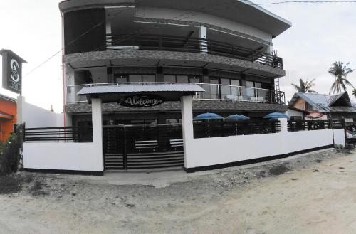 Strangers Inn & Bar