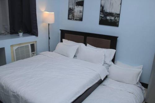 A2J Executive Studio Suite Near Venice Mall BGC