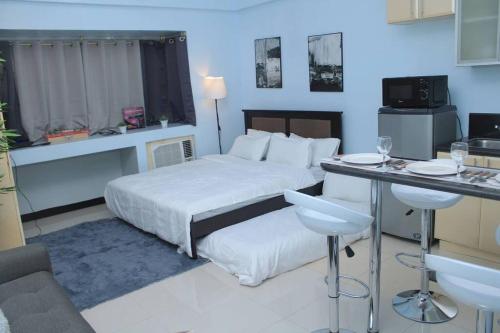A2J Executive Studio Suite Near Venice Mall BGC