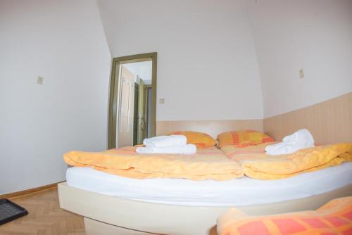 Berghi Hotel and Apartments