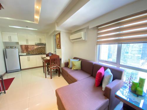 Comfy and Cozy 2BR Condo in BGC with WiFi and Netflix