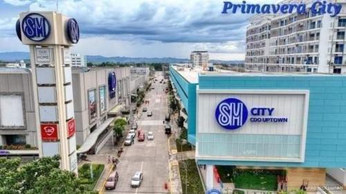 Modern Condo with pool and gym